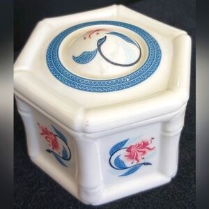 Vtg Elizabeth Arden Powder Trinket Box Royal Pavilion at Brighton Porcelain 1970